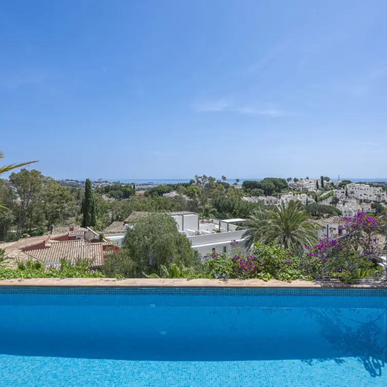 Sale of detached villa in Benahavís