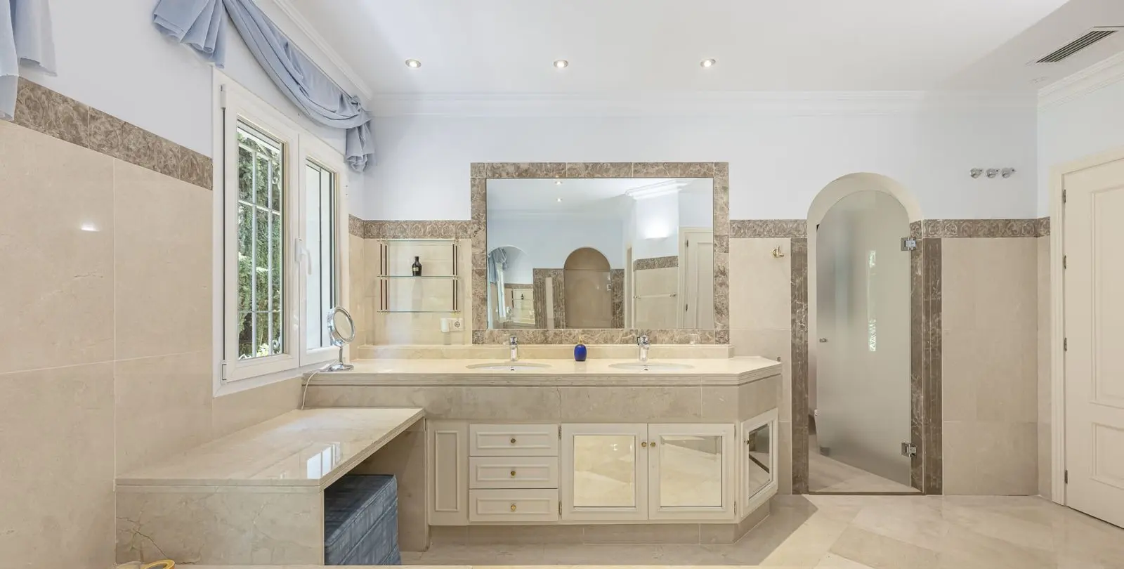 Venta de villa independiente en Benahavís 30