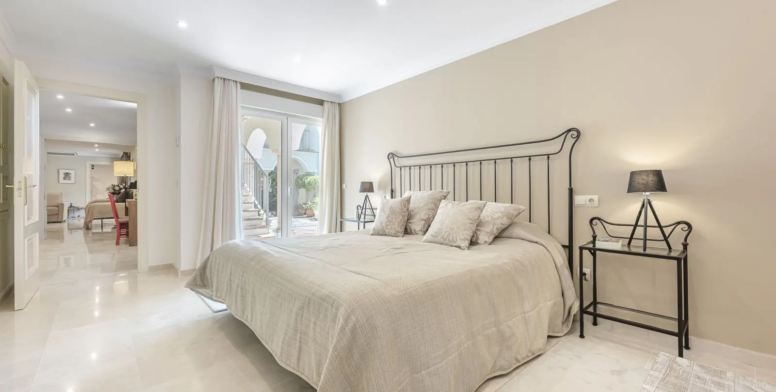 Venta de villa independiente en Benahavís 34