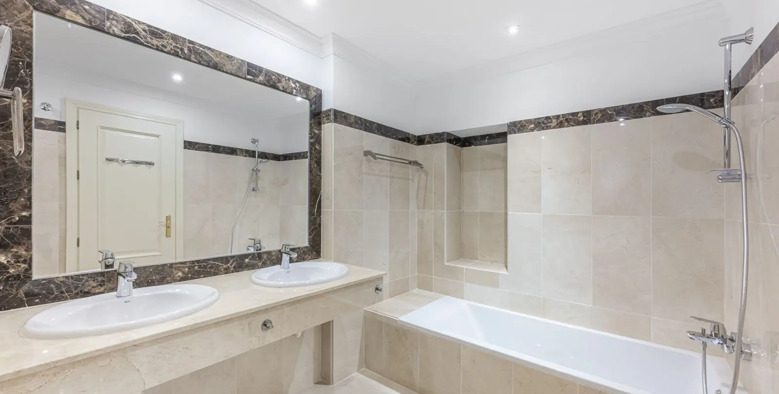 Venta de villa independiente en Benahavís 35