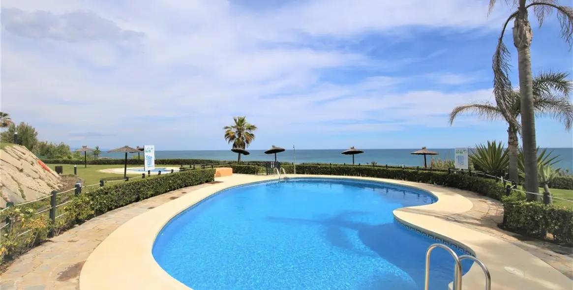 Alquiler a corto plazo de apartamento en planta baja en Estepona 1