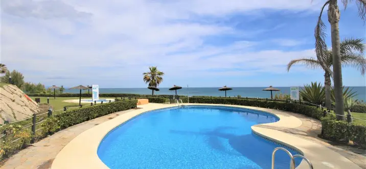 Alquiler a corto plazo de apartamento en planta baja en Estepona 0