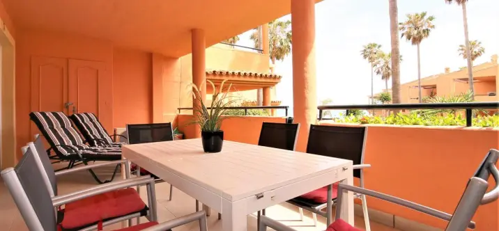 Alquiler a corto plazo de apartamento en planta baja en Estepona 1