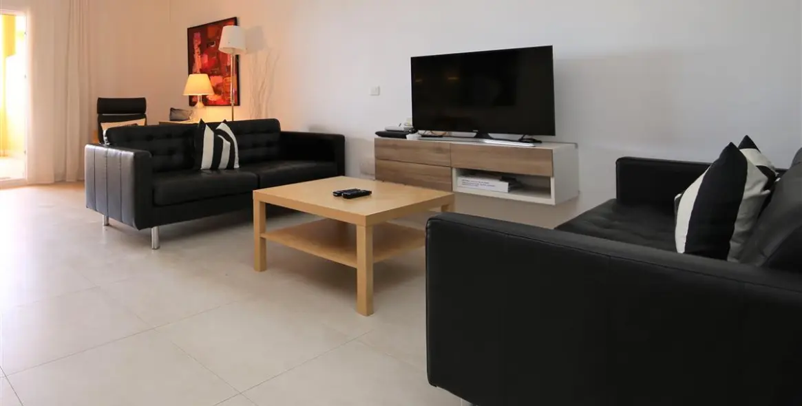 Alquiler a corto plazo de apartamento en planta baja en Estepona 3
