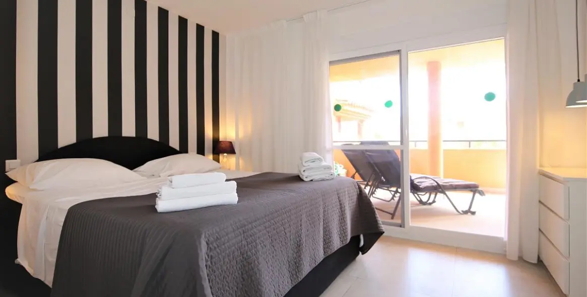 Alquiler a corto plazo de apartamento en planta baja en Estepona 6
