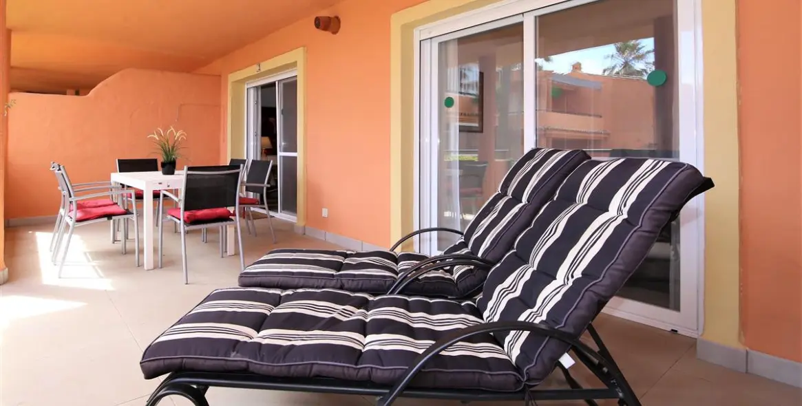 Alquiler a corto plazo de apartamento en planta baja en Estepona 9