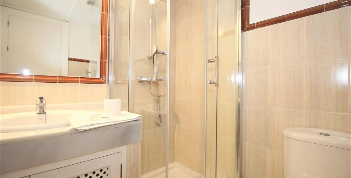 Alquiler a corto plazo de apartamento en planta baja en Estepona 11
