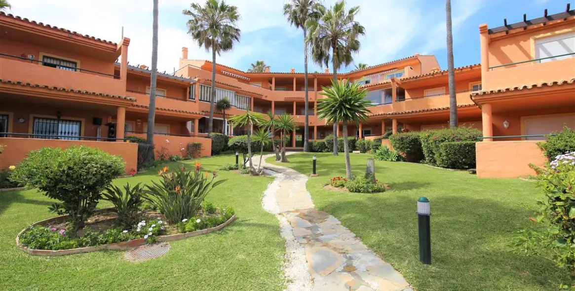 Alquiler a corto plazo de apartamento en planta baja en Estepona 22