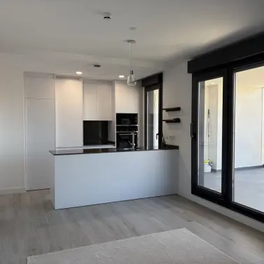 Long-term rent of middle floor apartment in Martiricos