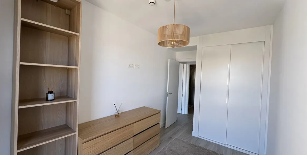 Long-term rent of middle floor apartment in Martiricos 16