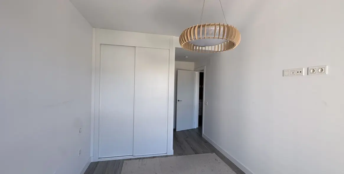 Long-term rent of middle floor apartment in Martiricos 18