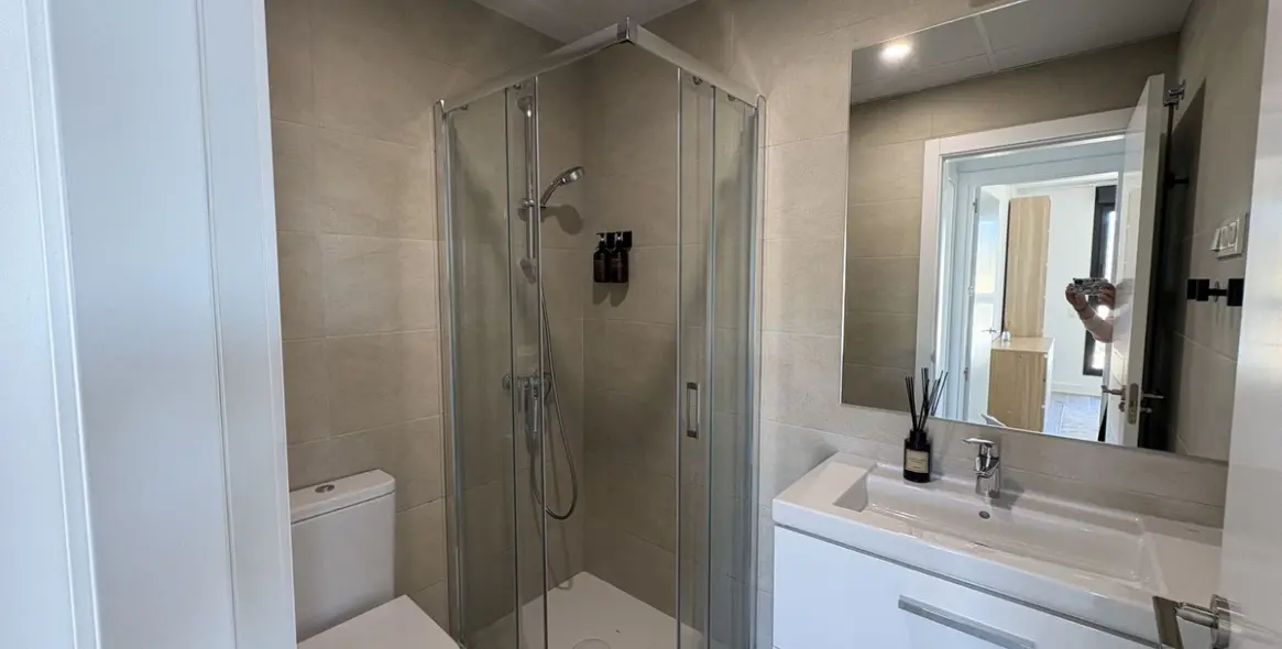 Long-term rent of middle floor apartment in Martiricos 22