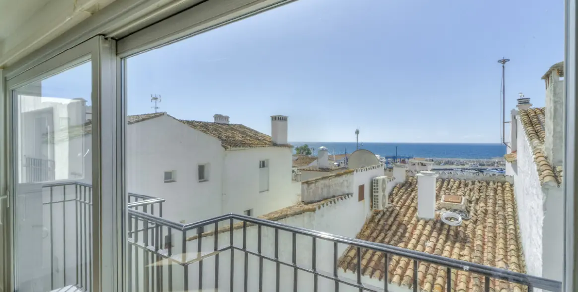 Долгосрочная аренда апартаментов на среднем этаже в Puerto Banús 1