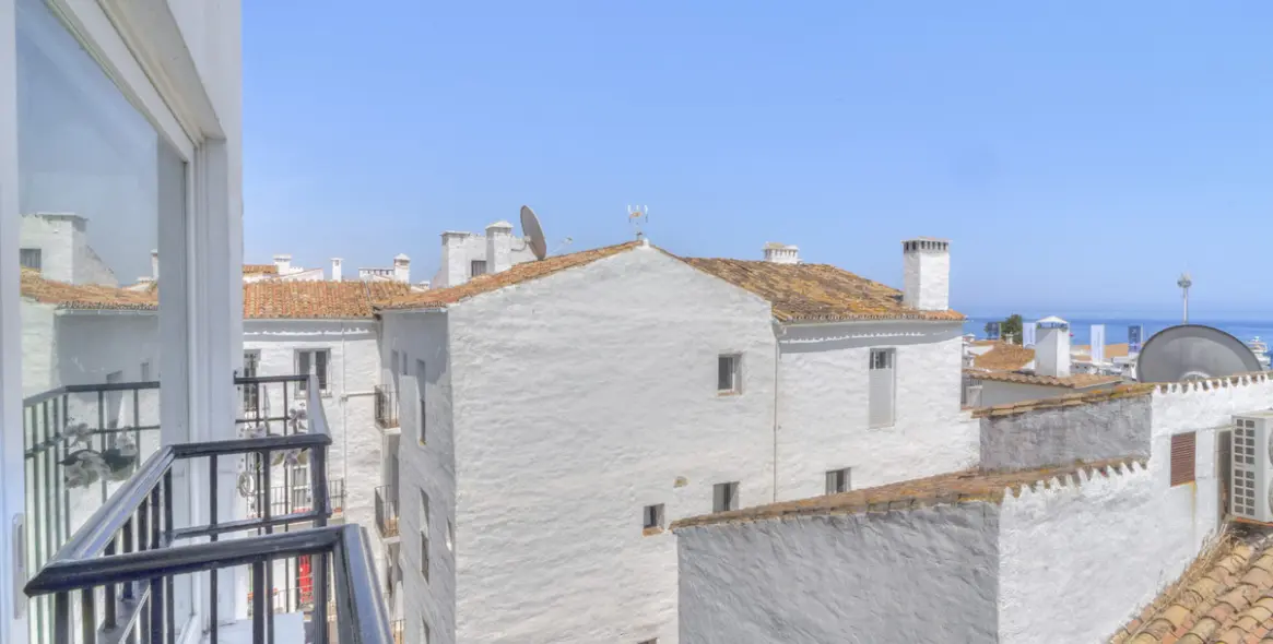 Long-term rent of middle floor apartment in Puerto Banús 25