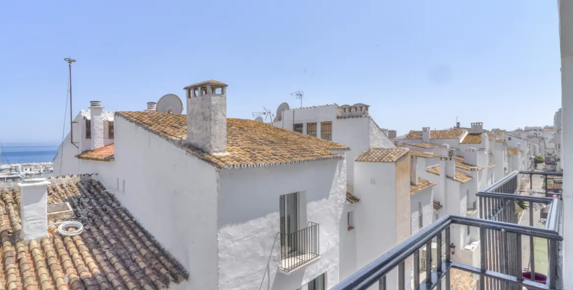 Long-term rent of middle floor apartment in Puerto Banús 27