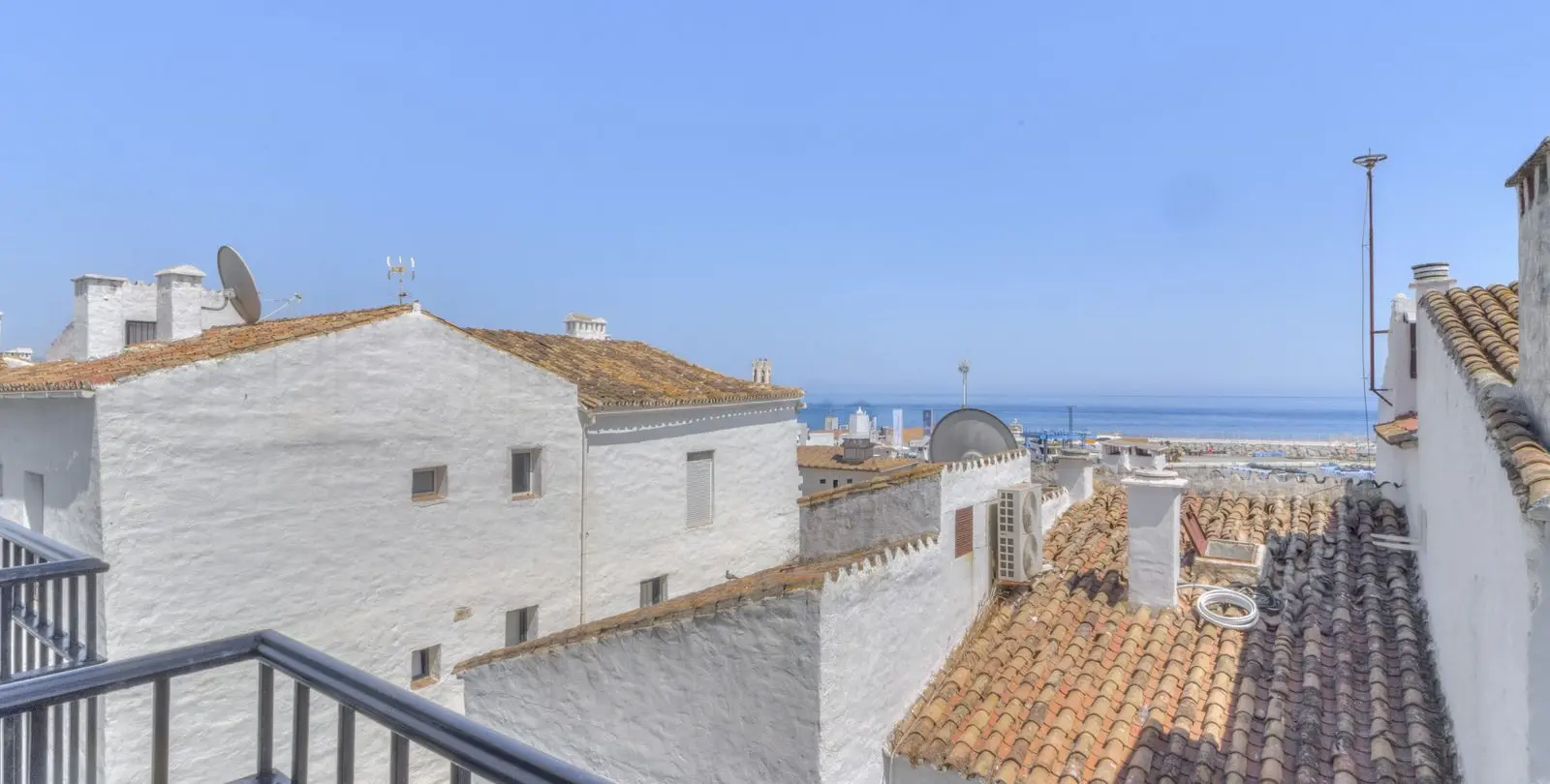 Long-term rent of middle floor apartment in Puerto Banús 2