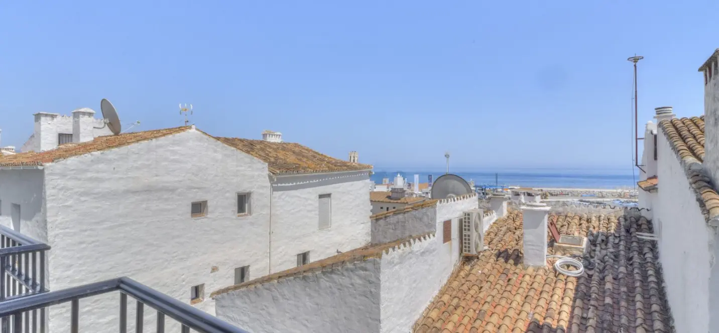 Long-term rent of middle floor apartment in Puerto Banús 1