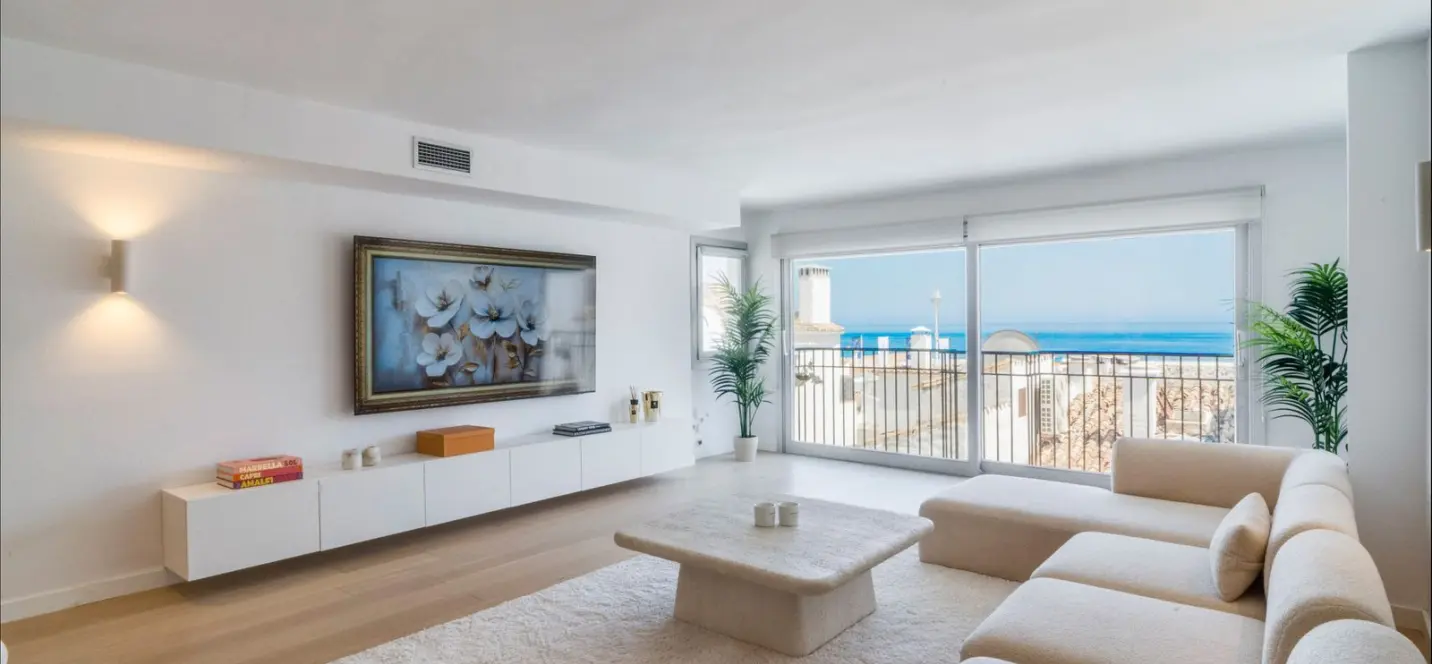 Long-term rent of middle floor apartment in Puerto Banús 2