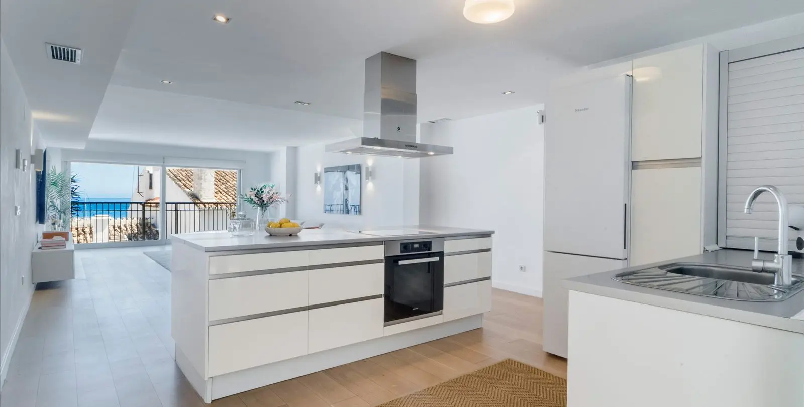 Long-term rent of middle floor apartment in Puerto Banús 9