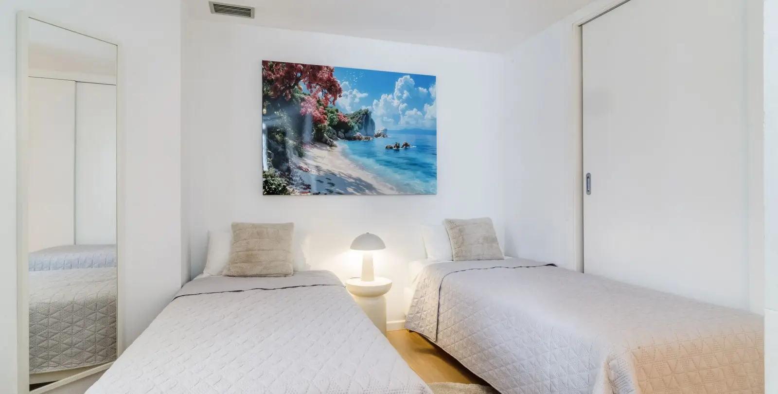 Long-term rent of middle floor apartment in Puerto Banús 12