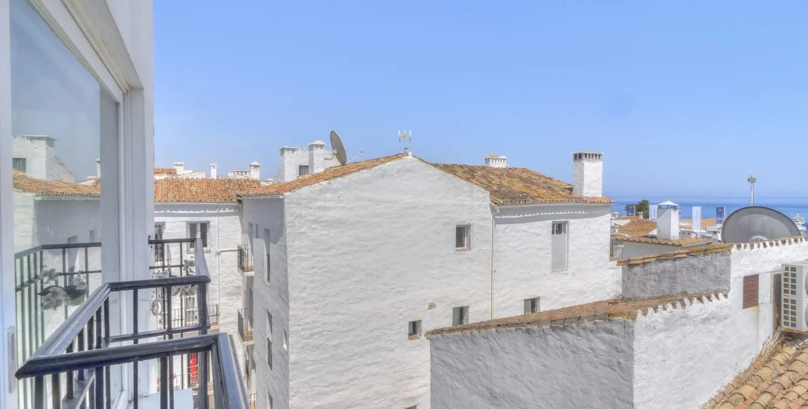 Long-term rent of middle floor apartment in Puerto Banús 25