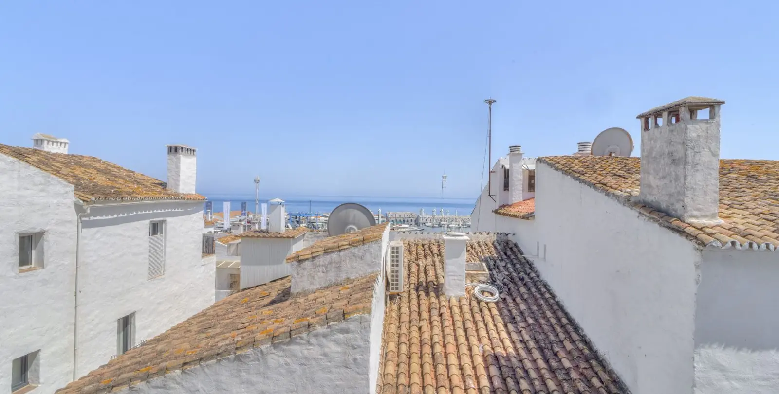 Long-term rent of middle floor apartment in Puerto Banús 26