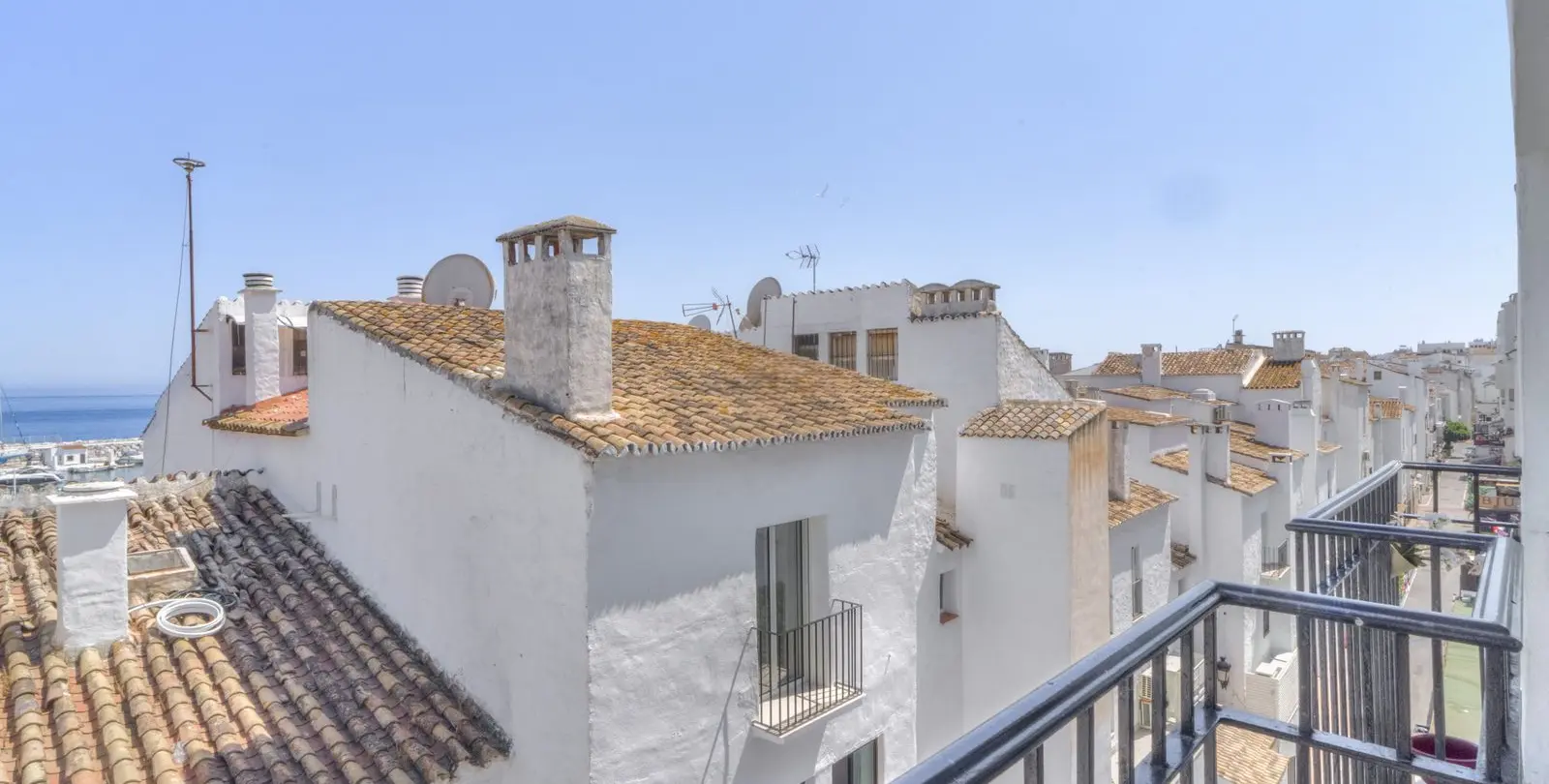 Long-term rent of middle floor apartment in Puerto Banús 27