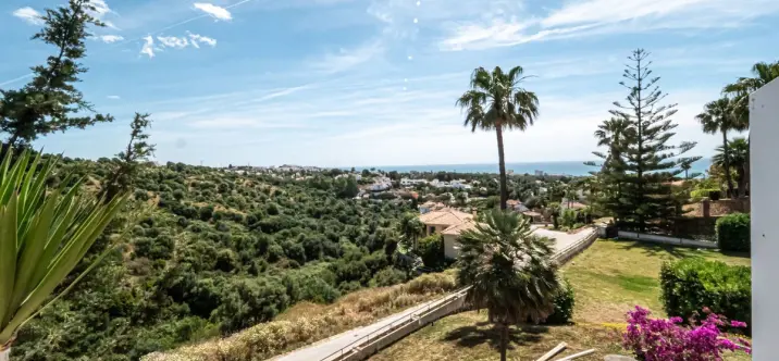 Sale of townhouse in Calahonda 0