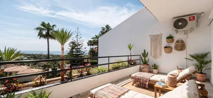 Sale of townhouse in Calahonda 1