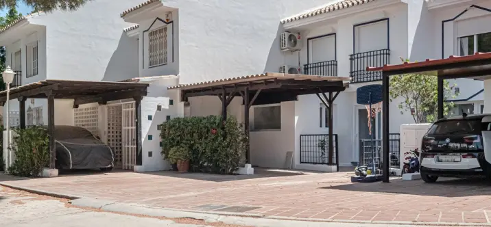 Sale of townhouse in Calahonda 4