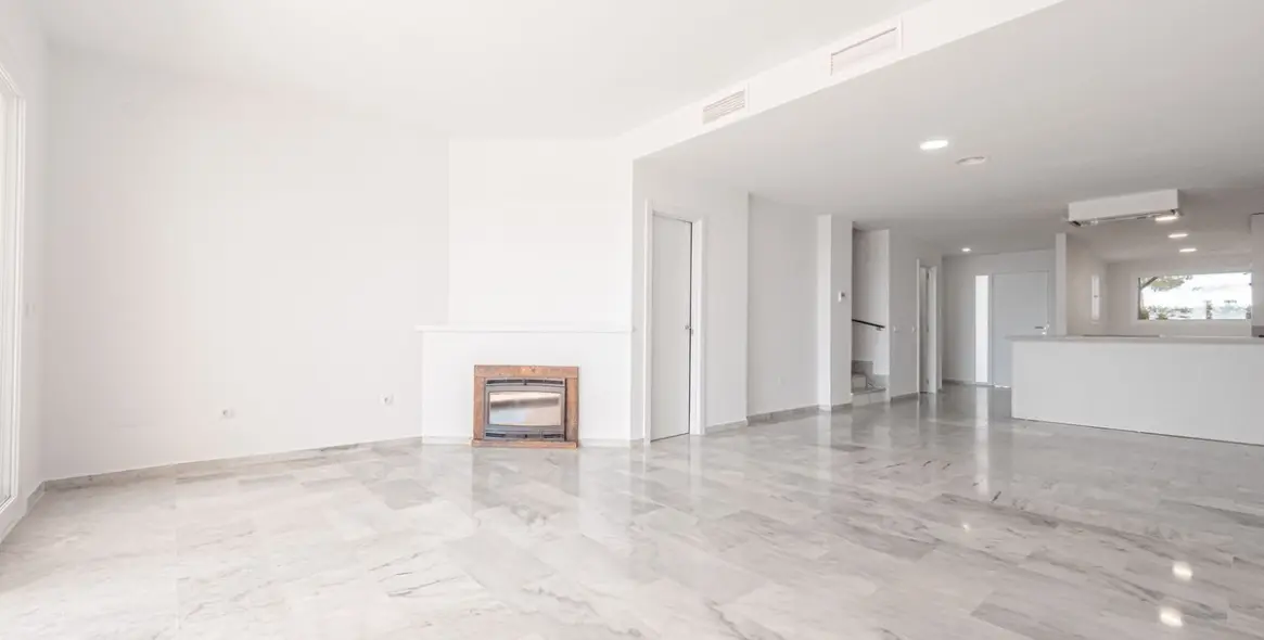 Sale of townhouse in Calahonda 9