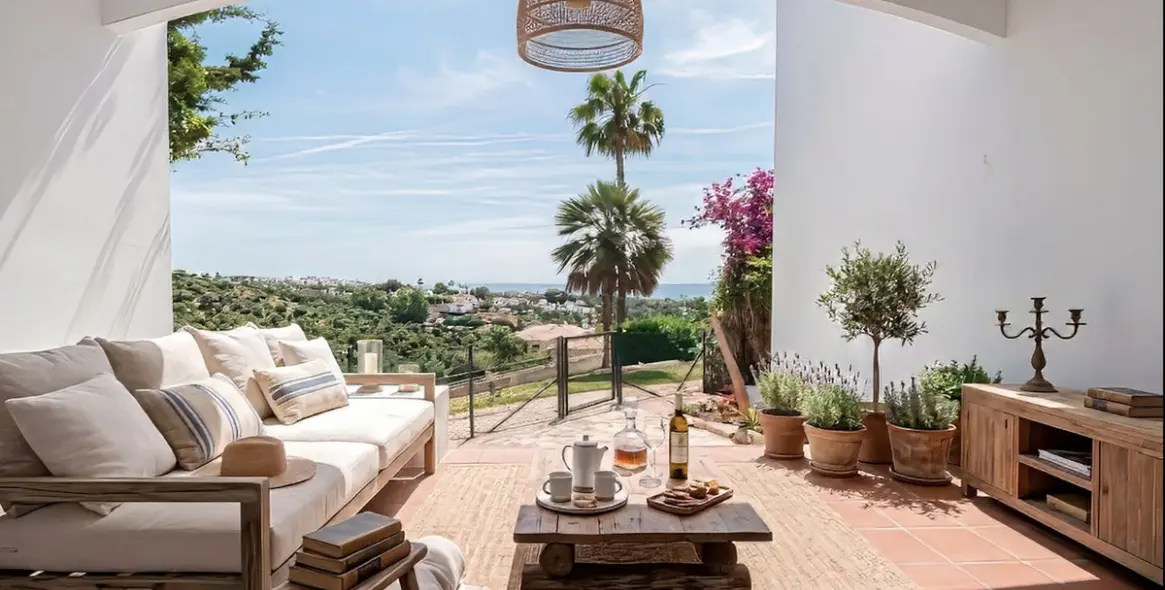 Sale of townhouse in Calahonda 11