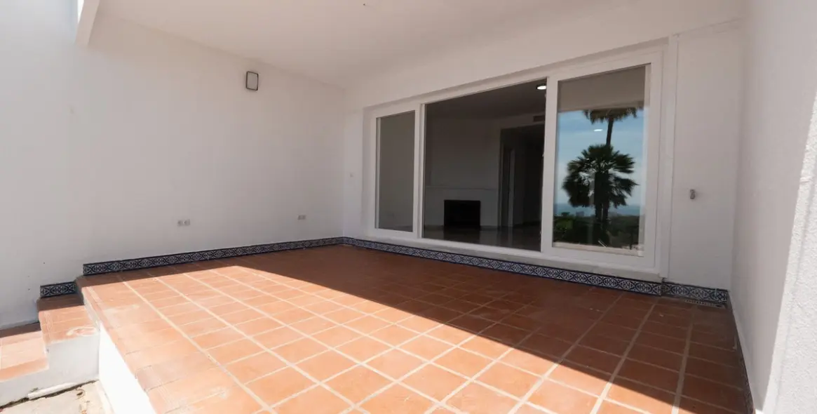 Sale of townhouse in Calahonda 12