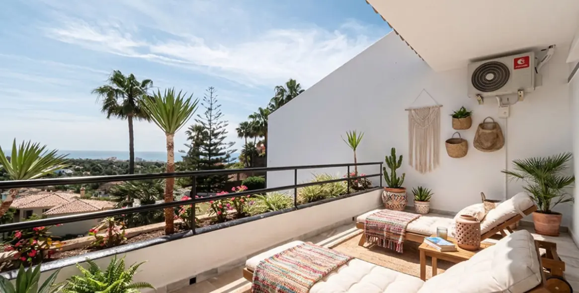 Sale of townhouse in Calahonda 13