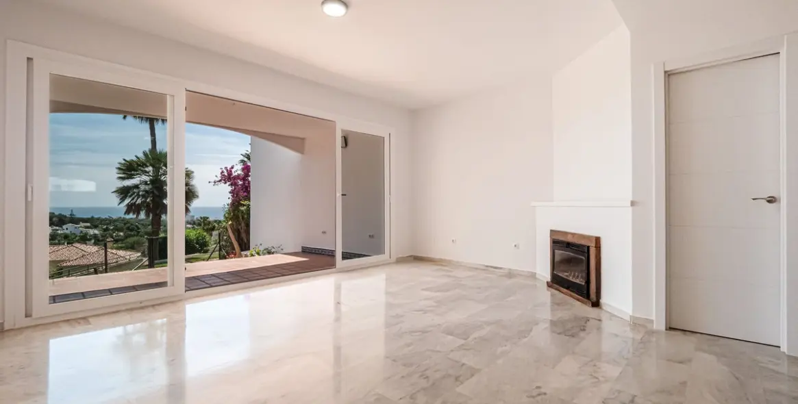 Sale of townhouse in Calahonda 14