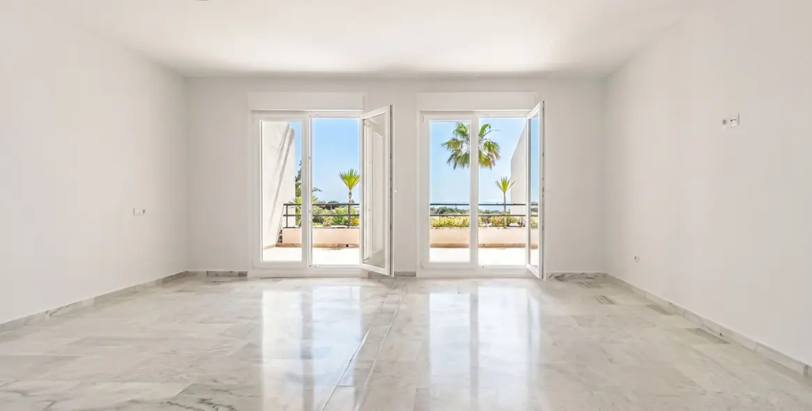 Sale of townhouse in Calahonda 18