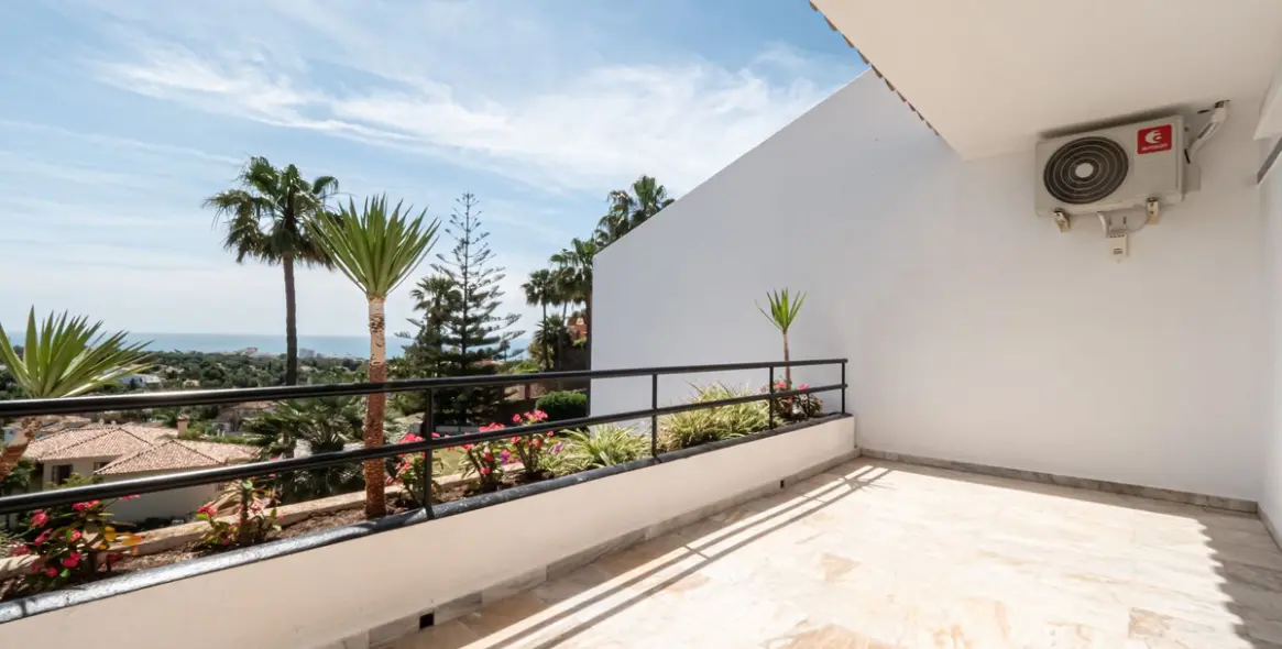 Sale of townhouse in Calahonda 20
