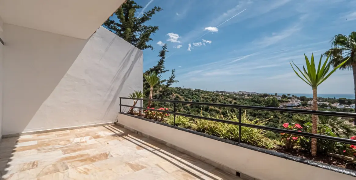 Sale of townhouse in Calahonda 21