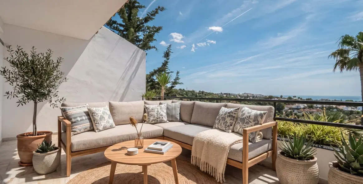 Sale of townhouse in Calahonda 22