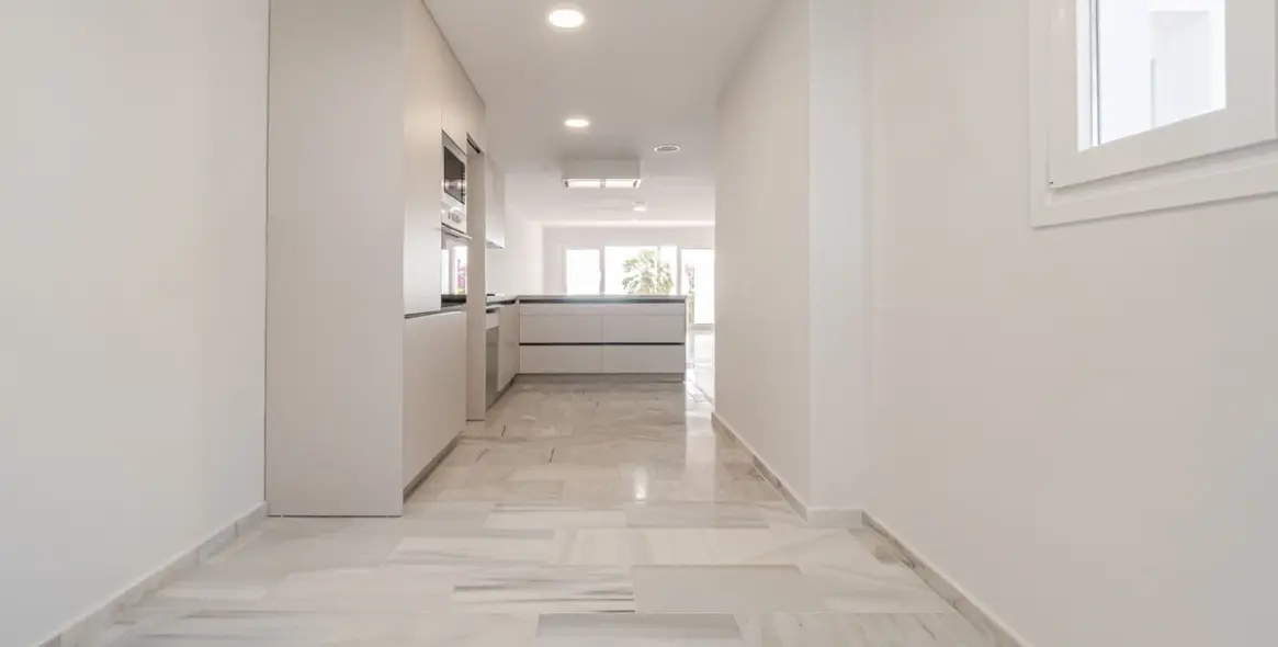 Sale of townhouse in Calahonda 25
