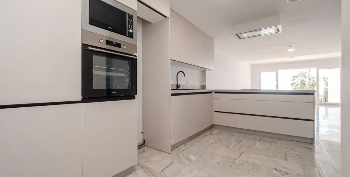 Sale of townhouse in Calahonda 27