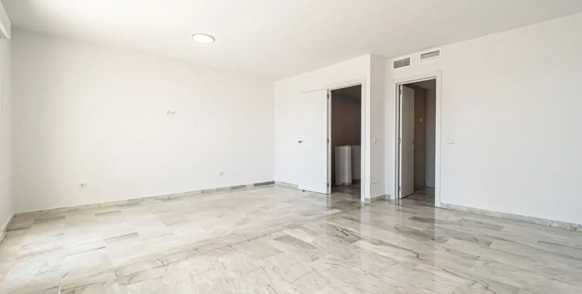 Sale of townhouse in Calahonda 28