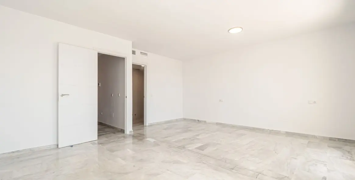 Sale of townhouse in Calahonda 32