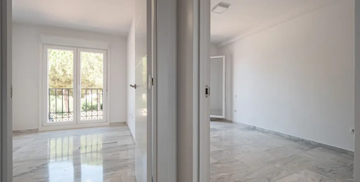 Sale of townhouse in Calahonda 37