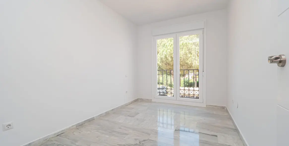 Sale of townhouse in Calahonda 43