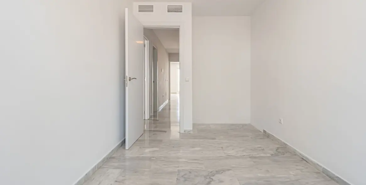 Sale of townhouse in Calahonda 45