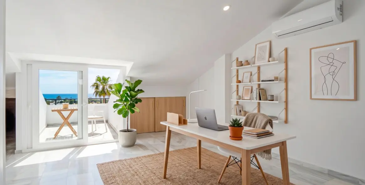 Sale of townhouse in Calahonda 52