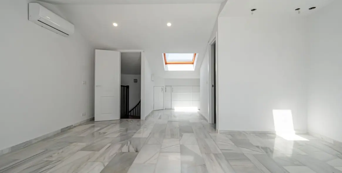 Sale of townhouse in Calahonda 54
