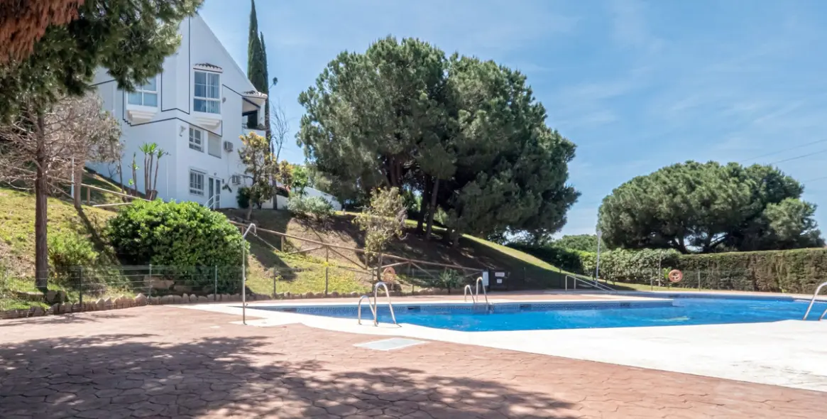 Sale of townhouse in Calahonda 55