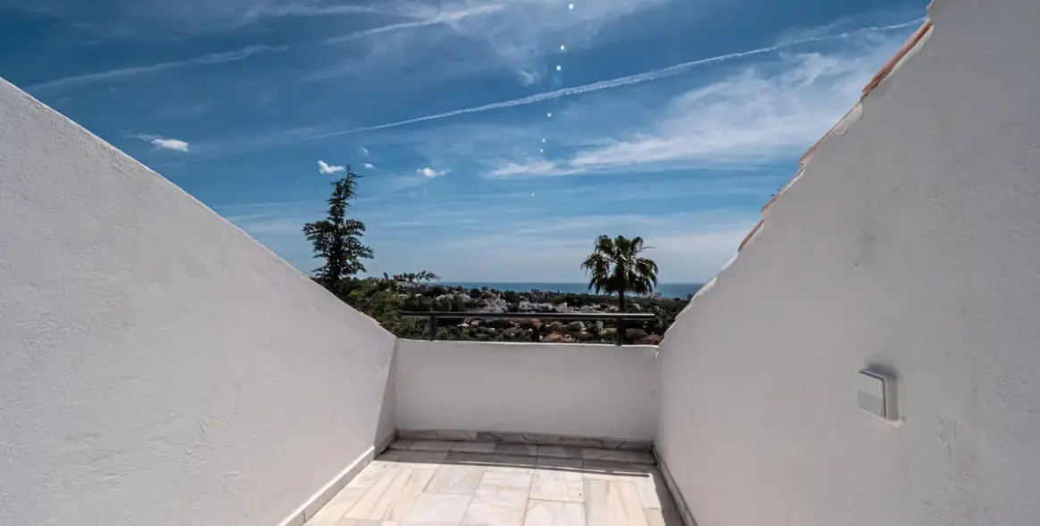 Sale of townhouse in Calahonda 57